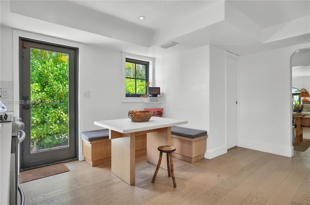 Corner Niche in the Kitchen area as quick gathering Spot