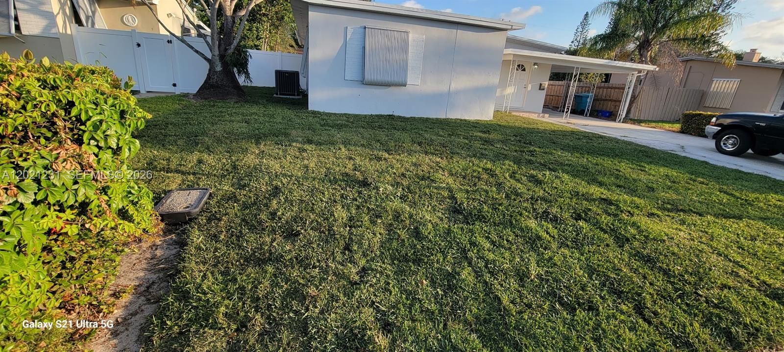 For Sale: $475,000 (3 beds, 2 baths, 1270 Square Feet)