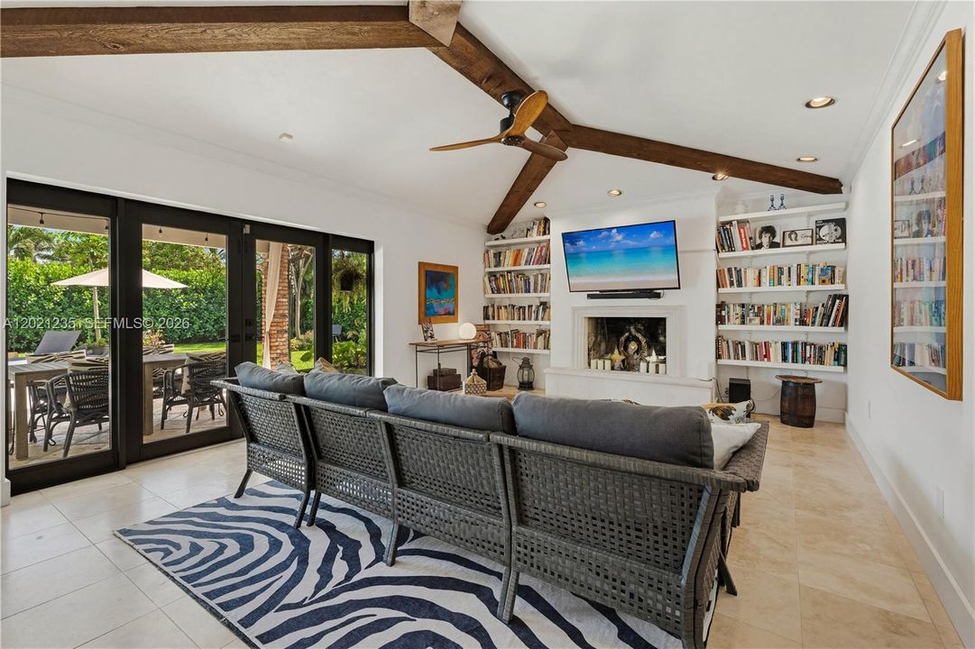 For Sale: $1,399,000 (4 beds, 3 baths, 2673 Square Feet)