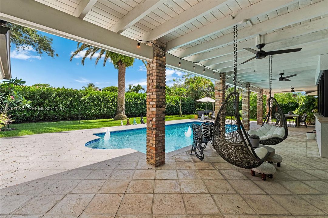 For Sale: $1,399,000 (4 beds, 3 baths, 2673 Square Feet)