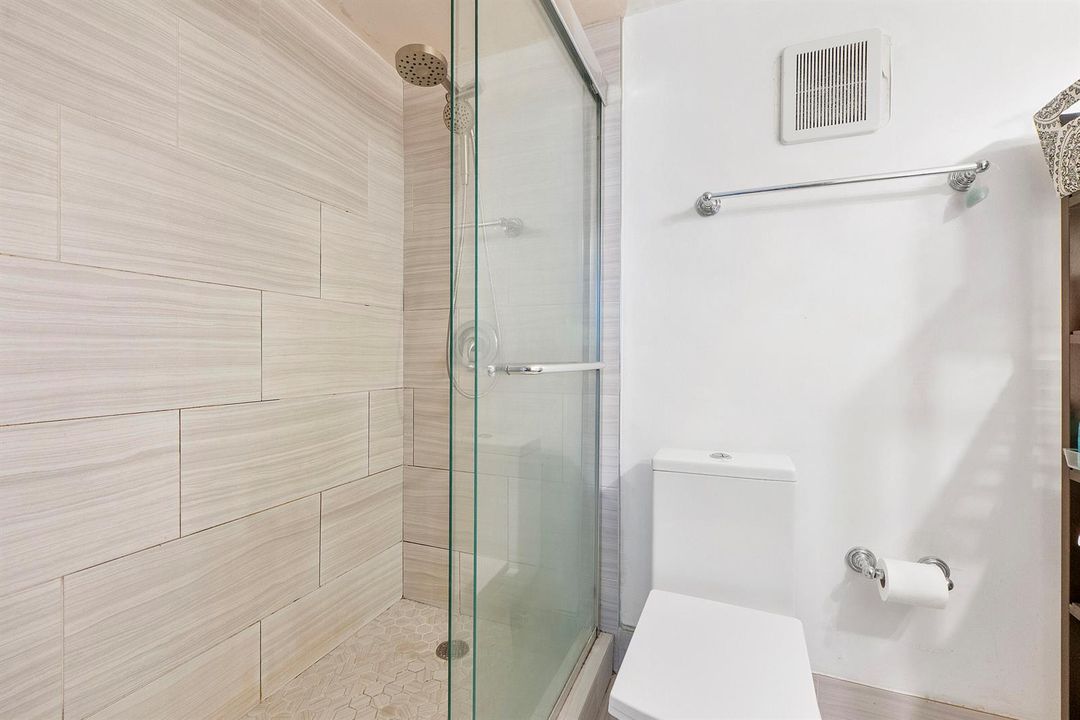 250 Jacaranda Dr u308_011