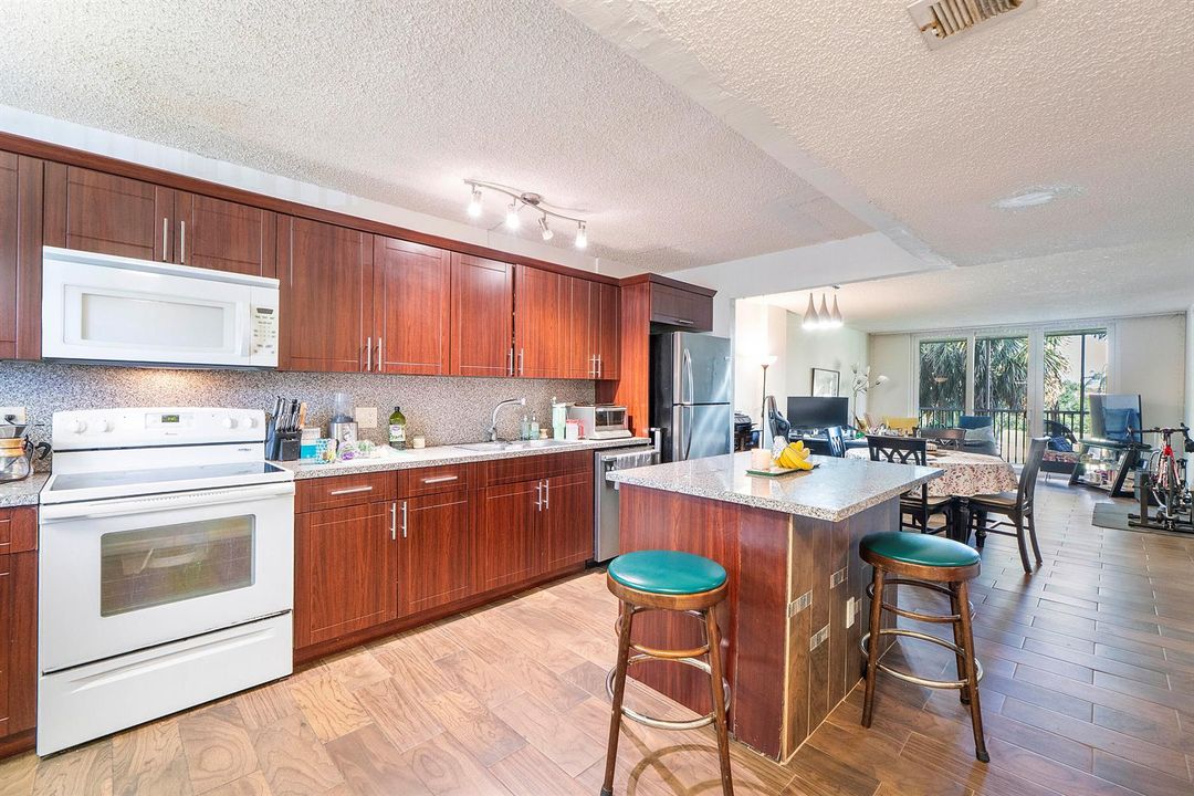 250 Jacaranda Dr u308_014