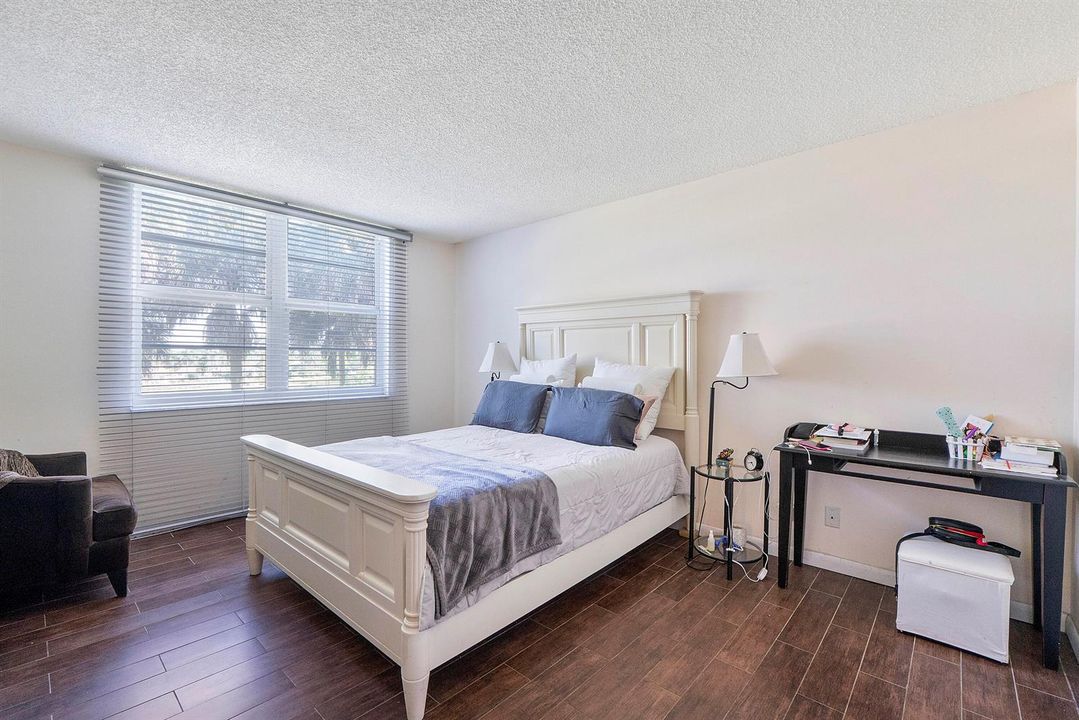 250 Jacaranda Dr u308_008