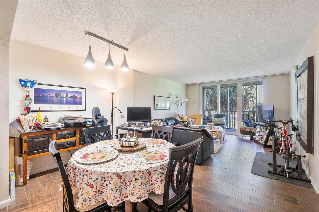 250 Jacaranda Dr u308_015
