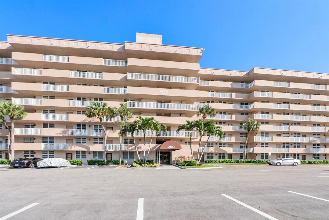 250 Jacaranda Dr u308_028