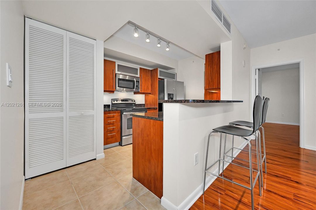 For Rent: $3,500 (2 beds, 2 baths, 1155 Square Feet)