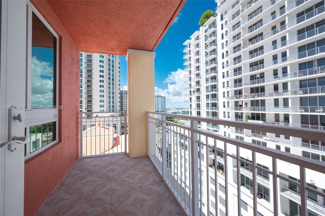 For Rent: $3,500 (2 beds, 2 baths, 1155 Square Feet)