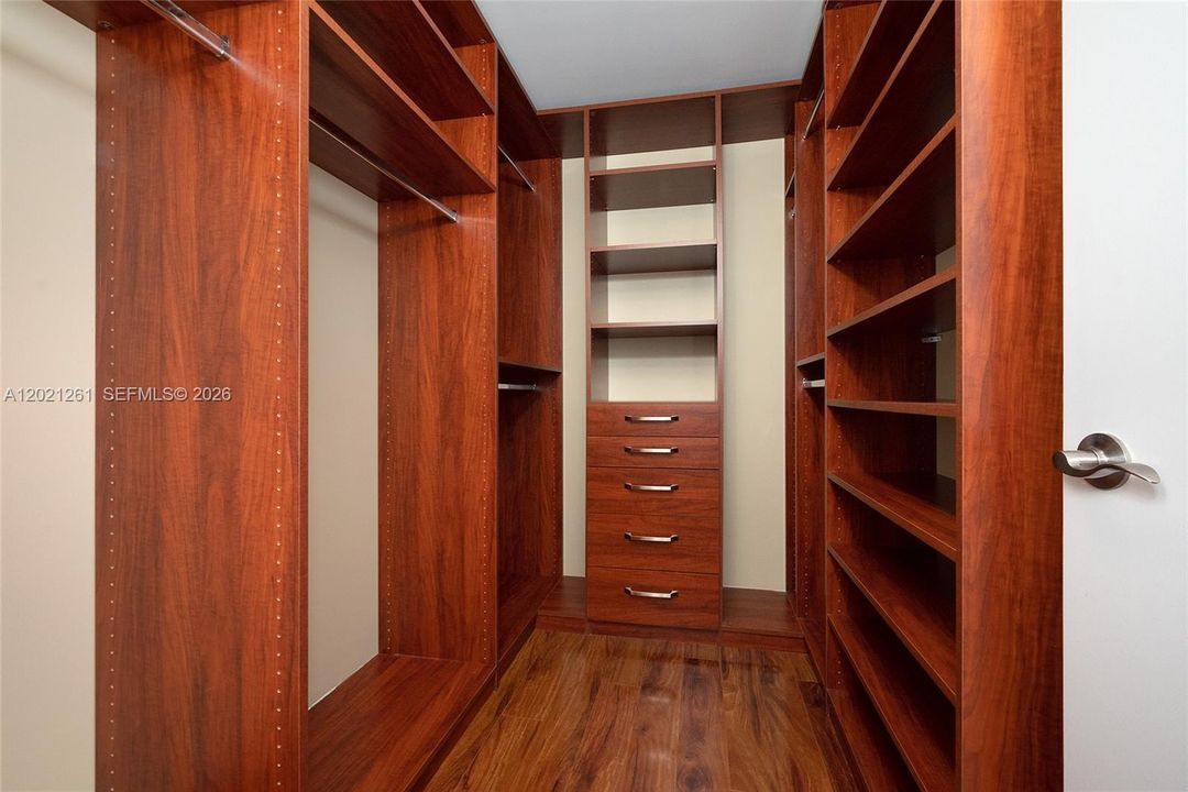 For Rent: $3,500 (2 beds, 2 baths, 1155 Square Feet)