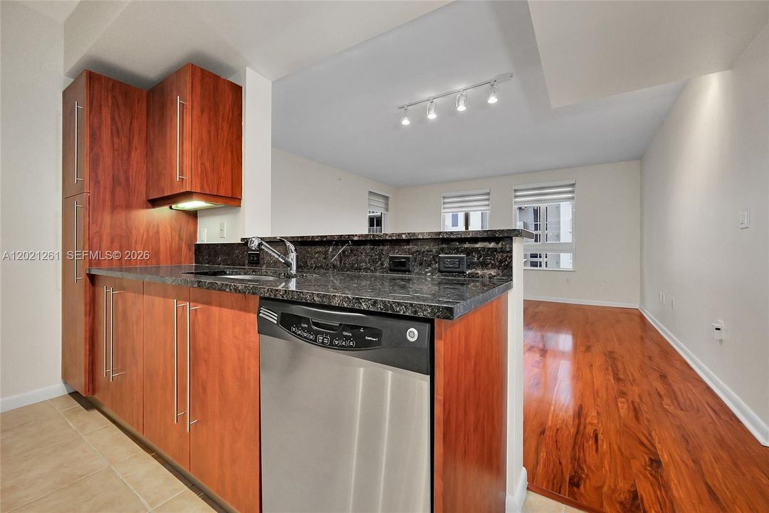 For Rent: $3,500 (2 beds, 2 baths, 1155 Square Feet)