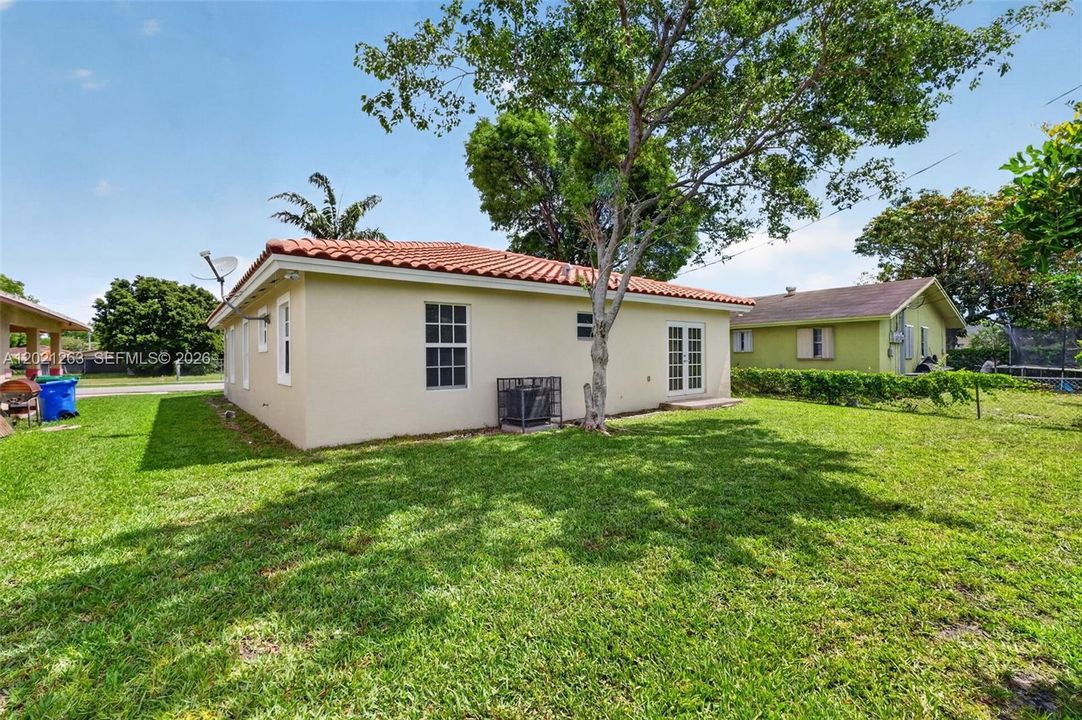 En Venta: $469,900 (4 camas, 2 baños, 1559 Pies cuadrados)