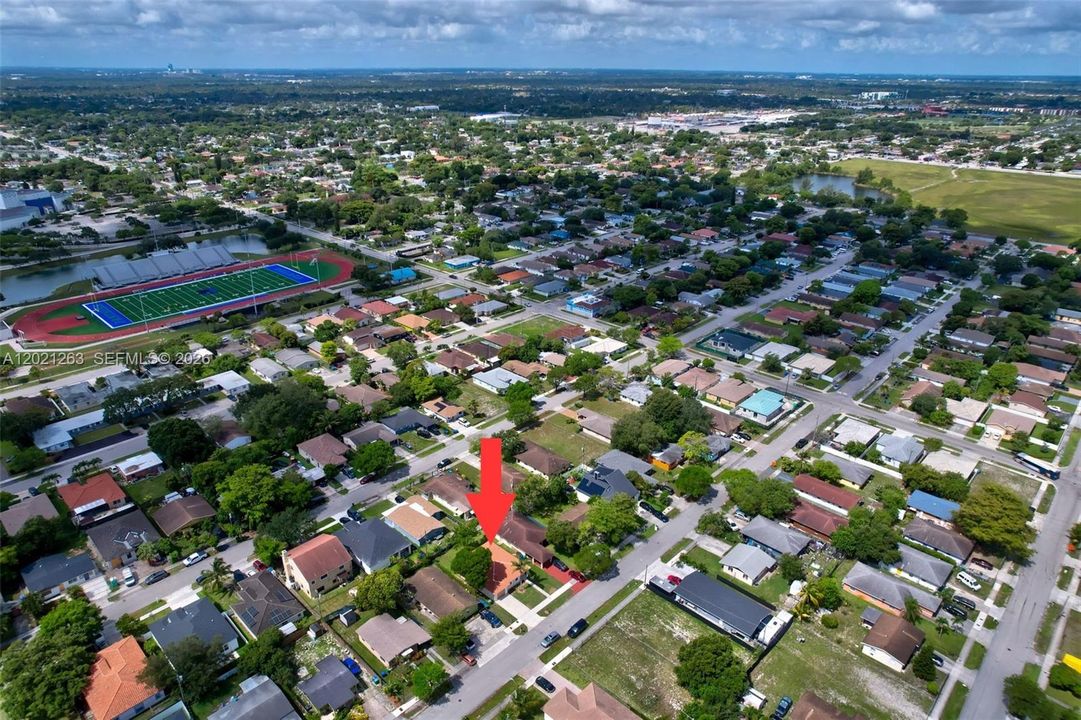 En Venta: $469,900 (4 camas, 2 baños, 1559 Pies cuadrados)