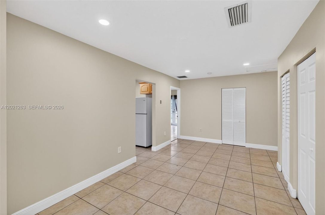 En Venta: $469,900 (4 camas, 2 baños, 1559 Pies cuadrados)