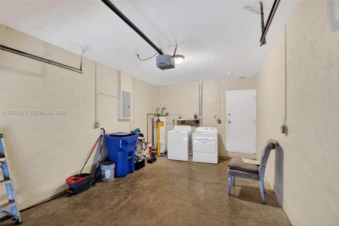 En Venta: $469,900 (4 camas, 2 baños, 1559 Pies cuadrados)