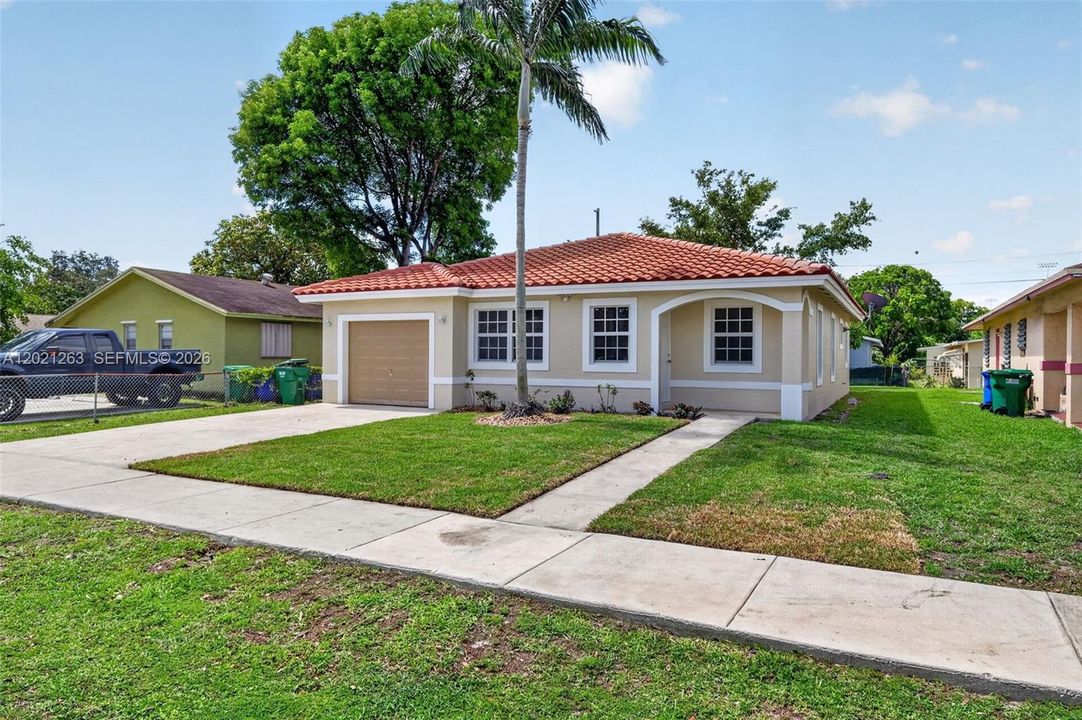 En Venta: $469,900 (4 camas, 2 baños, 1559 Pies cuadrados)