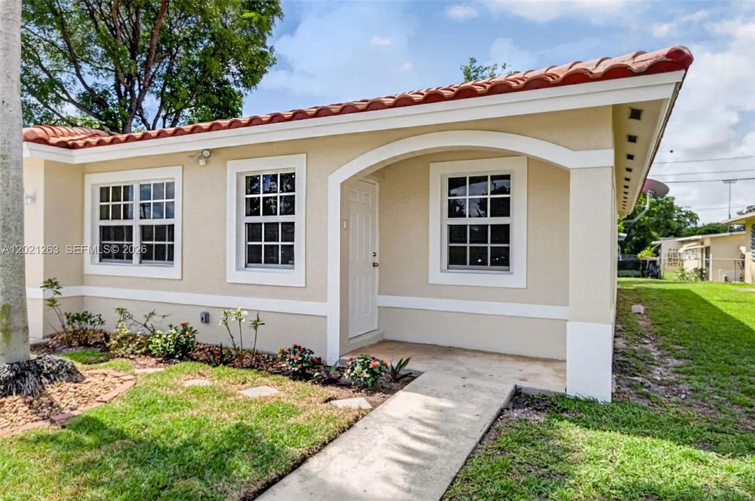 En Venta: $469,900 (4 camas, 2 baños, 1559 Pies cuadrados)