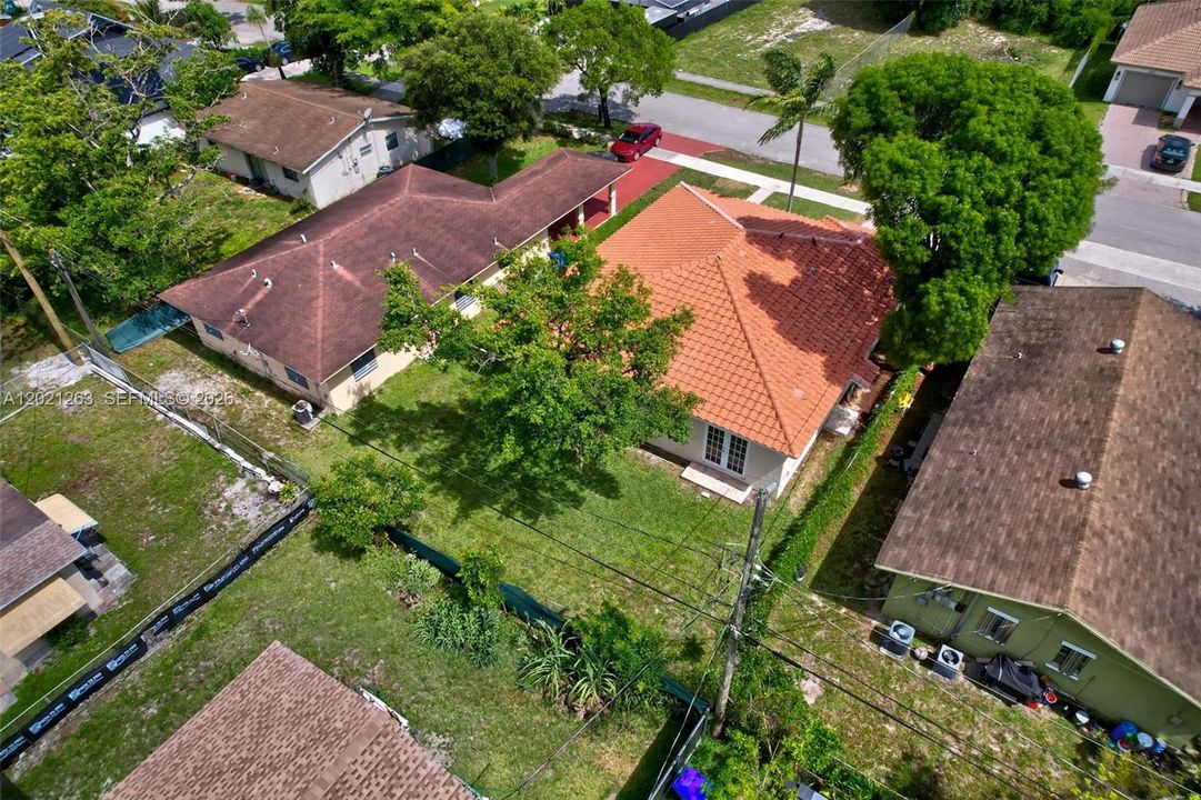 En Venta: $469,900 (4 camas, 2 baños, 1559 Pies cuadrados)