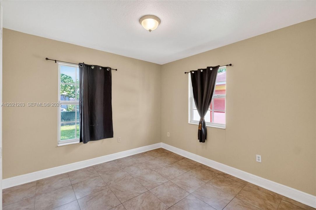 En Venta: $469,900 (4 camas, 2 baños, 1559 Pies cuadrados)