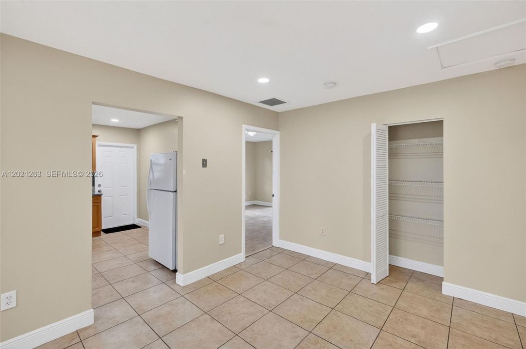 En Venta: $469,900 (4 camas, 2 baños, 1559 Pies cuadrados)