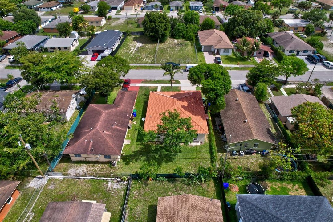En Venta: $469,900 (4 camas, 2 baños, 1559 Pies cuadrados)