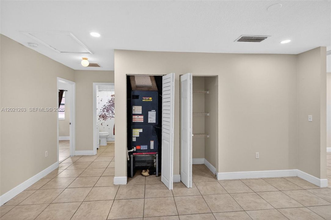 En Venta: $469,900 (4 camas, 2 baños, 1559 Pies cuadrados)