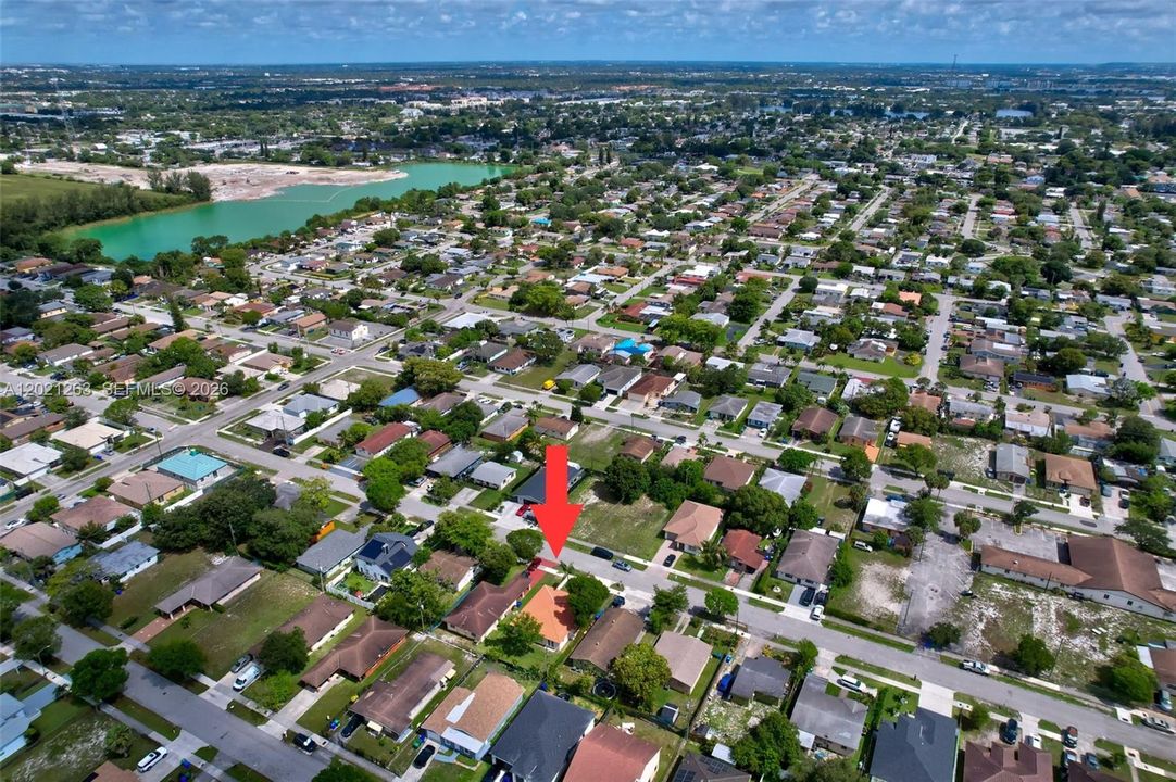En Venta: $469,900 (4 camas, 2 baños, 1559 Pies cuadrados)