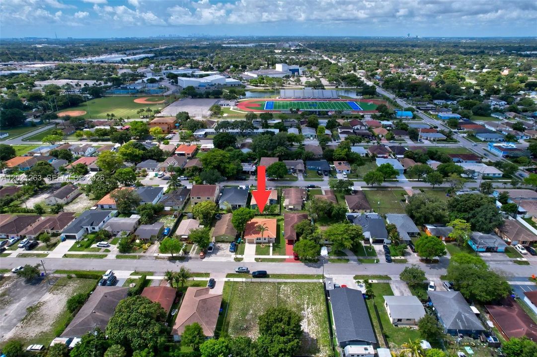 En Venta: $469,900 (4 camas, 2 baños, 1559 Pies cuadrados)