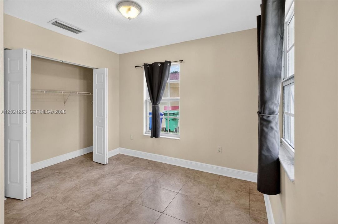 En Venta: $469,900 (4 camas, 2 baños, 1559 Pies cuadrados)