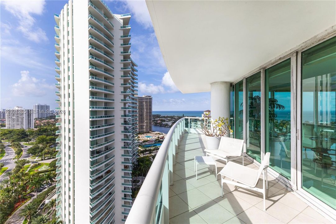 For Rent: $20,000 (3 beds, 4 baths, 2860 Square Feet)