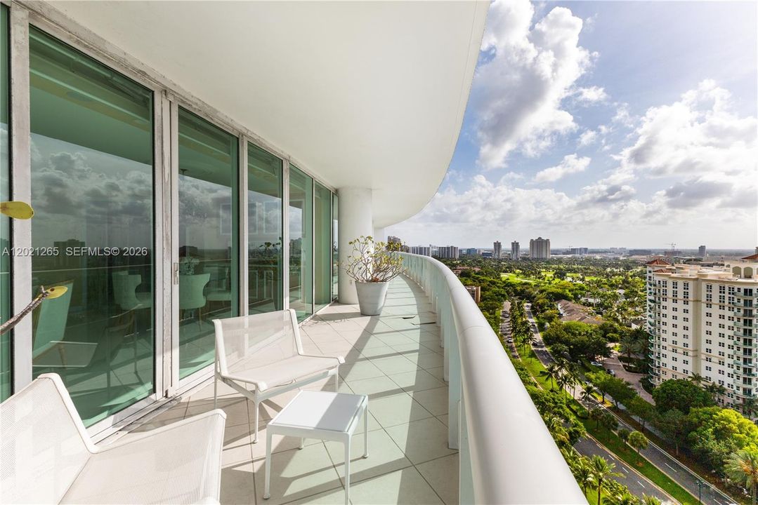 For Rent: $20,000 (3 beds, 4 baths, 2860 Square Feet)