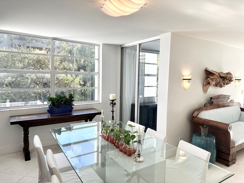 For Sale: $849,000 (2 beds, 2 baths, 1370 Square Feet)