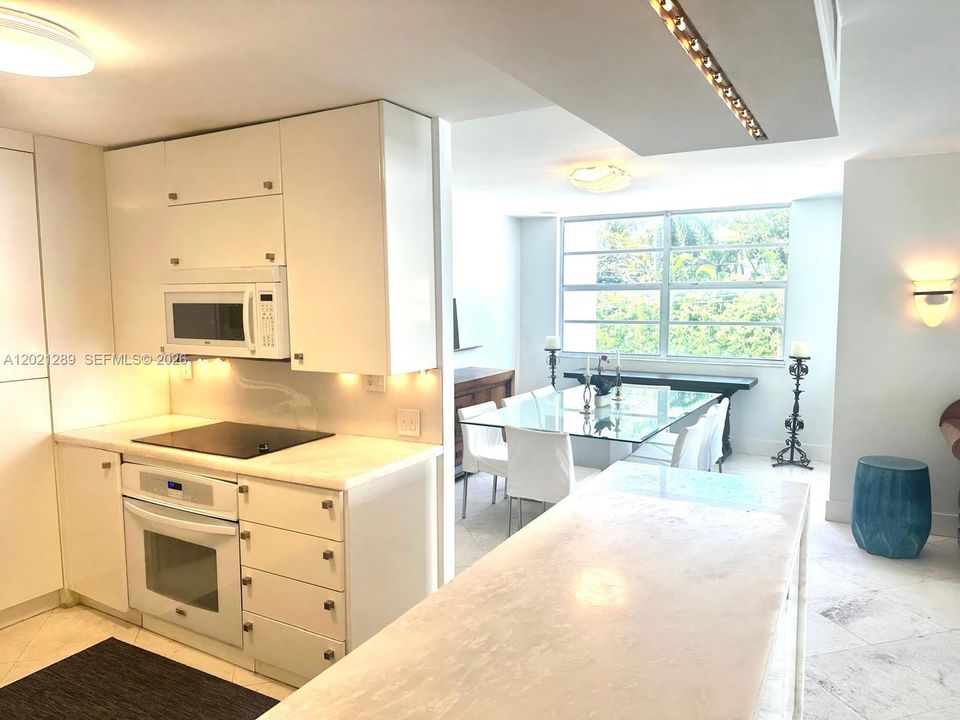 For Sale: $849,000 (2 beds, 2 baths, 1370 Square Feet)