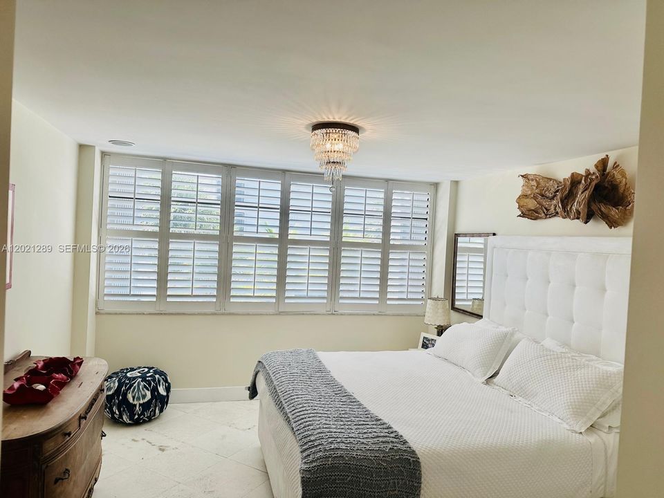 For Sale: $849,000 (2 beds, 2 baths, 1370 Square Feet)