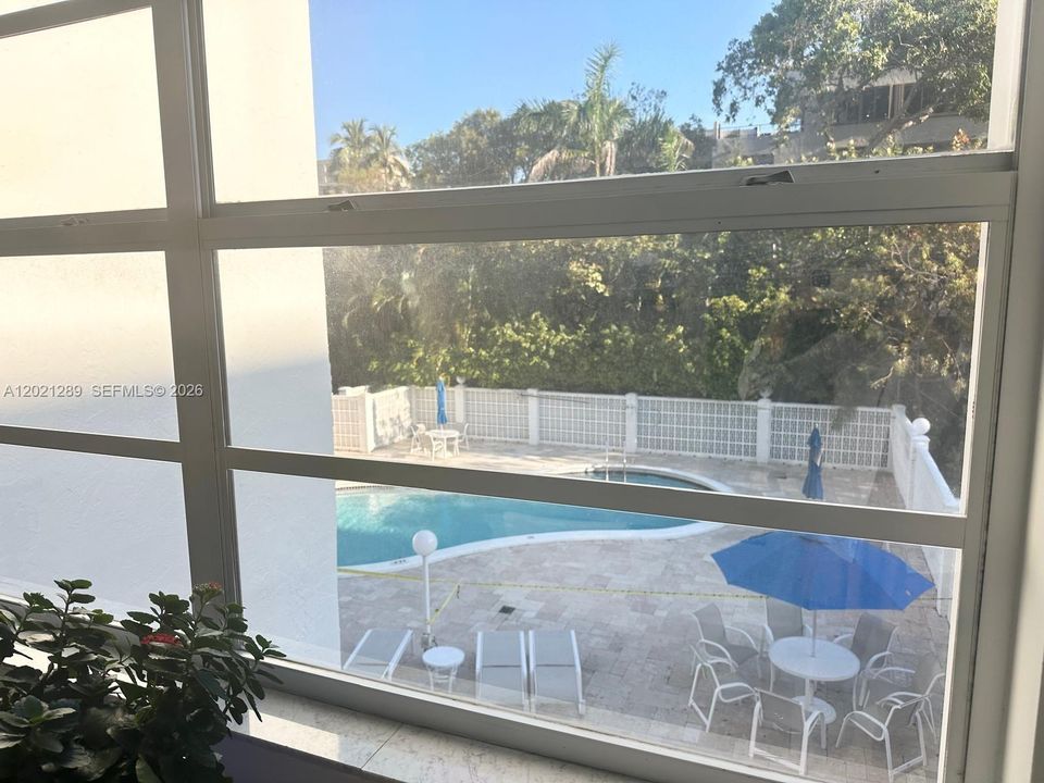 For Sale: $849,000 (2 beds, 2 baths, 1370 Square Feet)