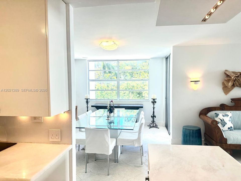 For Sale: $849,000 (2 beds, 2 baths, 1370 Square Feet)