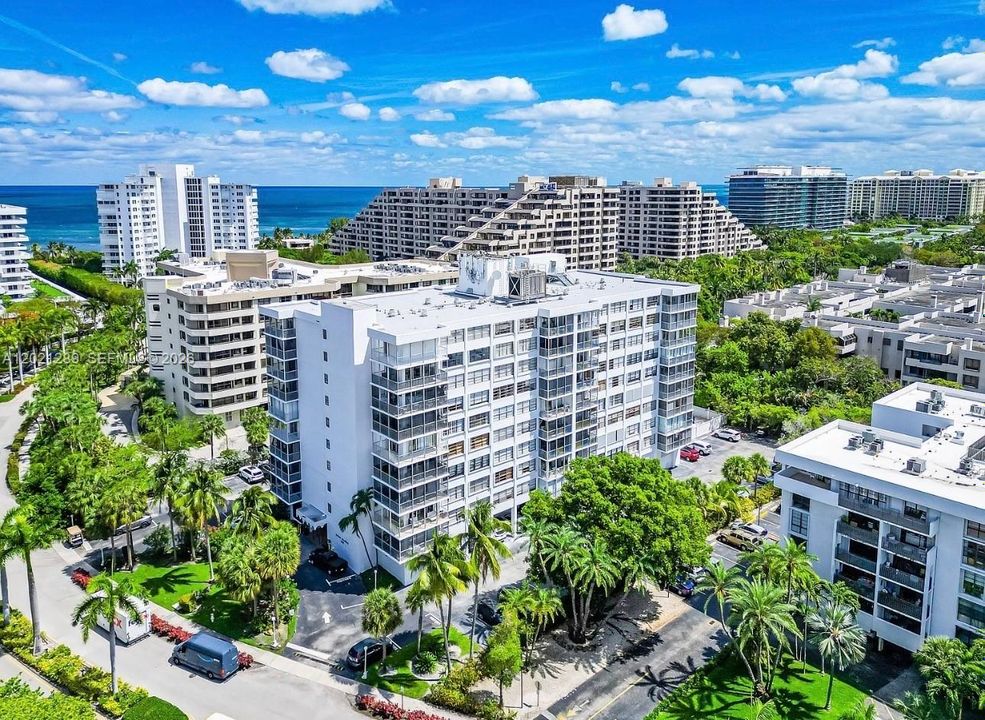 For Sale: $849,000 (2 beds, 2 baths, 1370 Square Feet)