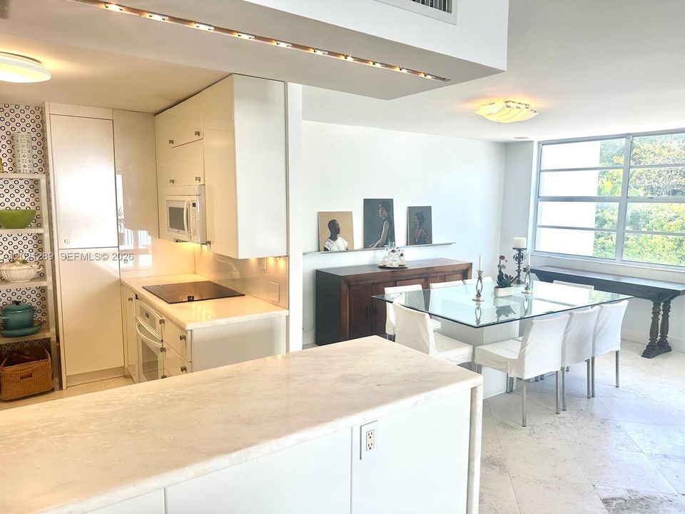 For Sale: $849,000 (2 beds, 2 baths, 1370 Square Feet)
