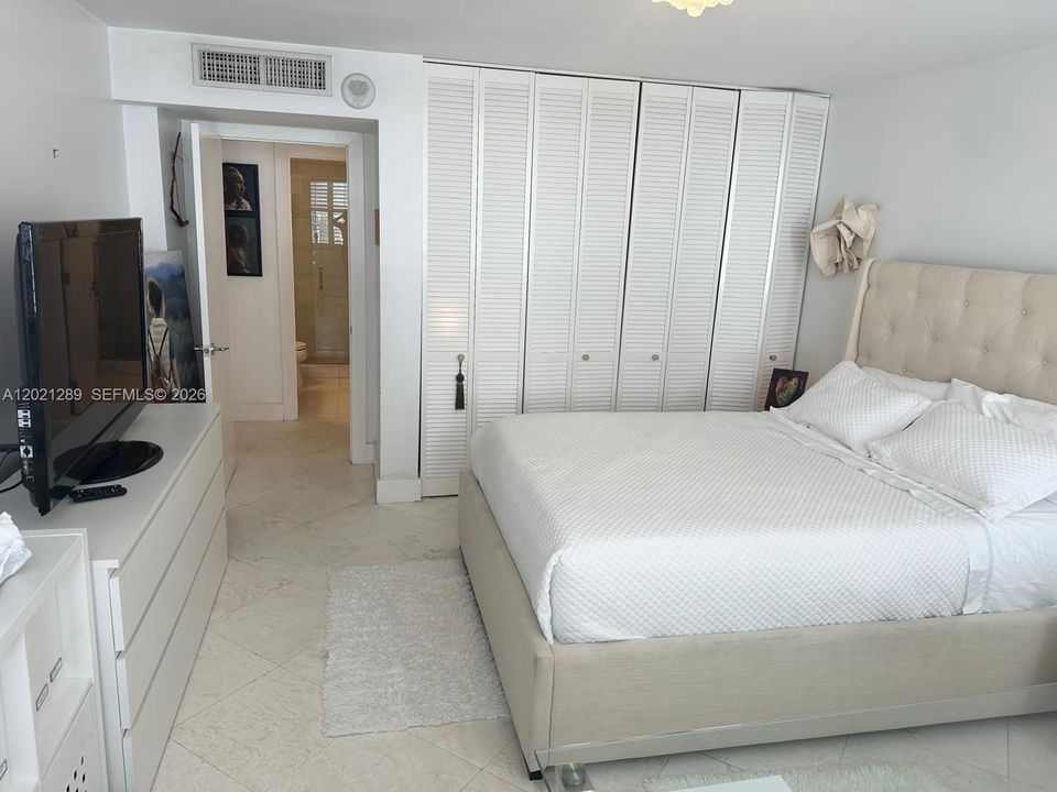 For Sale: $849,000 (2 beds, 2 baths, 1370 Square Feet)