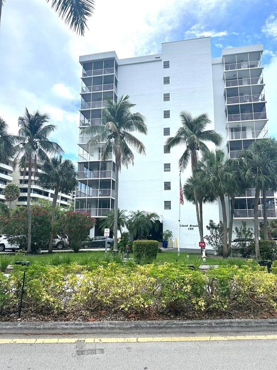 For Sale: $849,000 (2 beds, 2 baths, 1370 Square Feet)