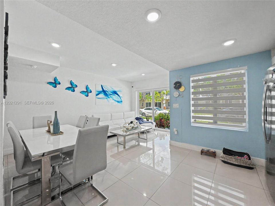 For Sale: $435,000 (4 beds, 3 baths, 1398 Square Feet)
