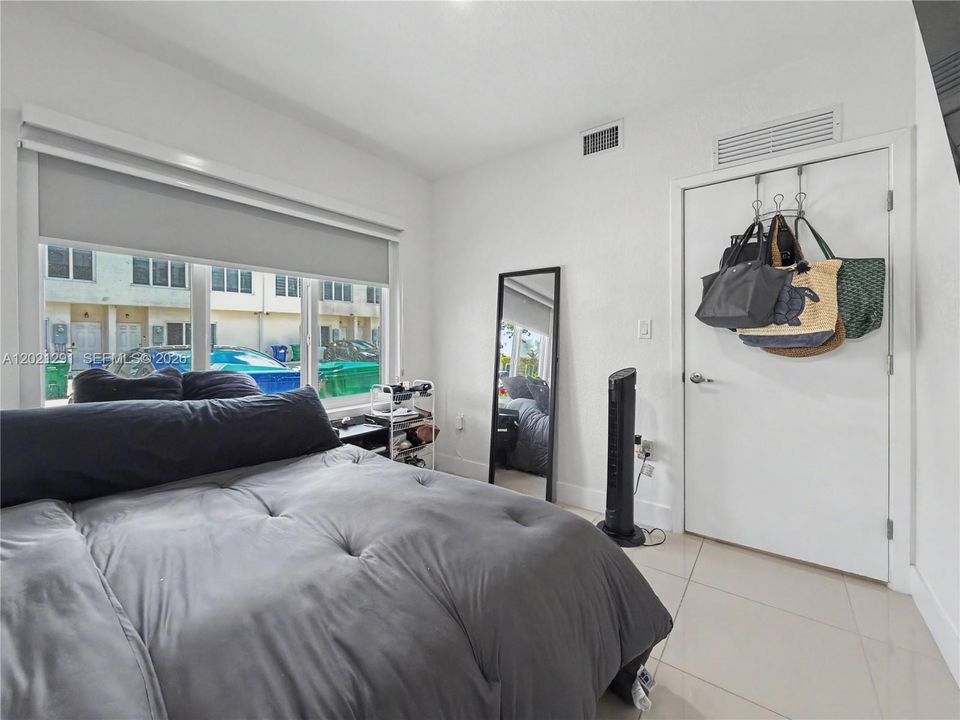 For Sale: $435,000 (4 beds, 3 baths, 1398 Square Feet)