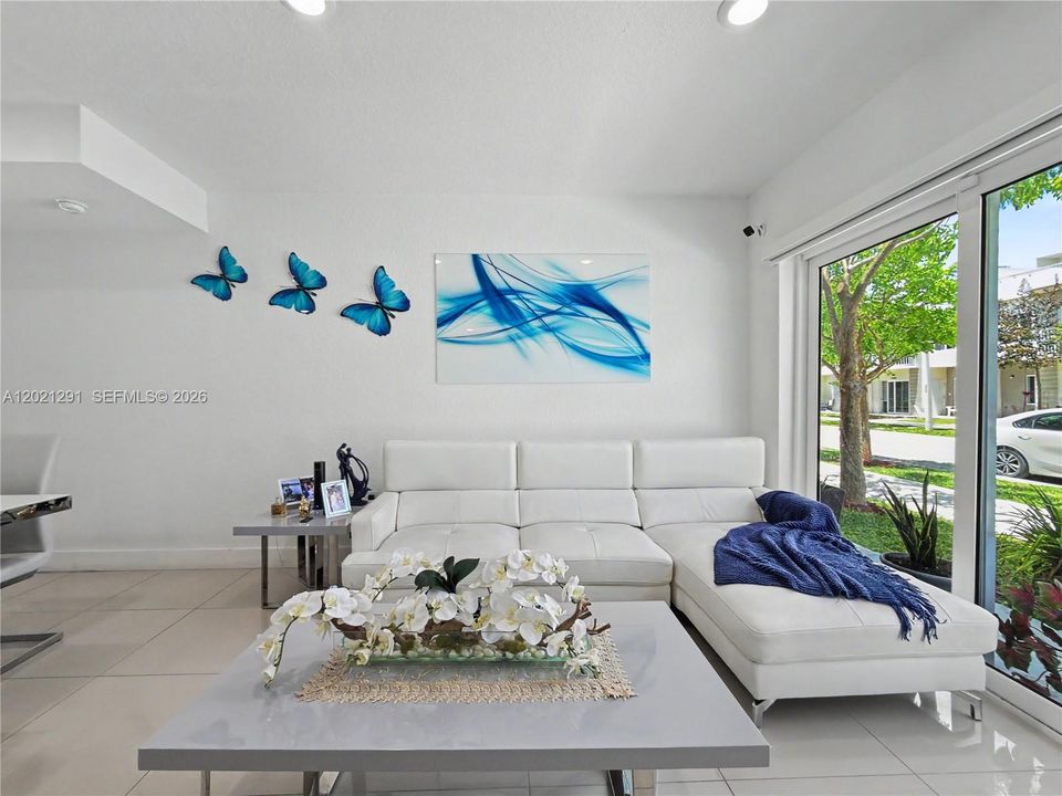 For Sale: $435,000 (4 beds, 3 baths, 1398 Square Feet)