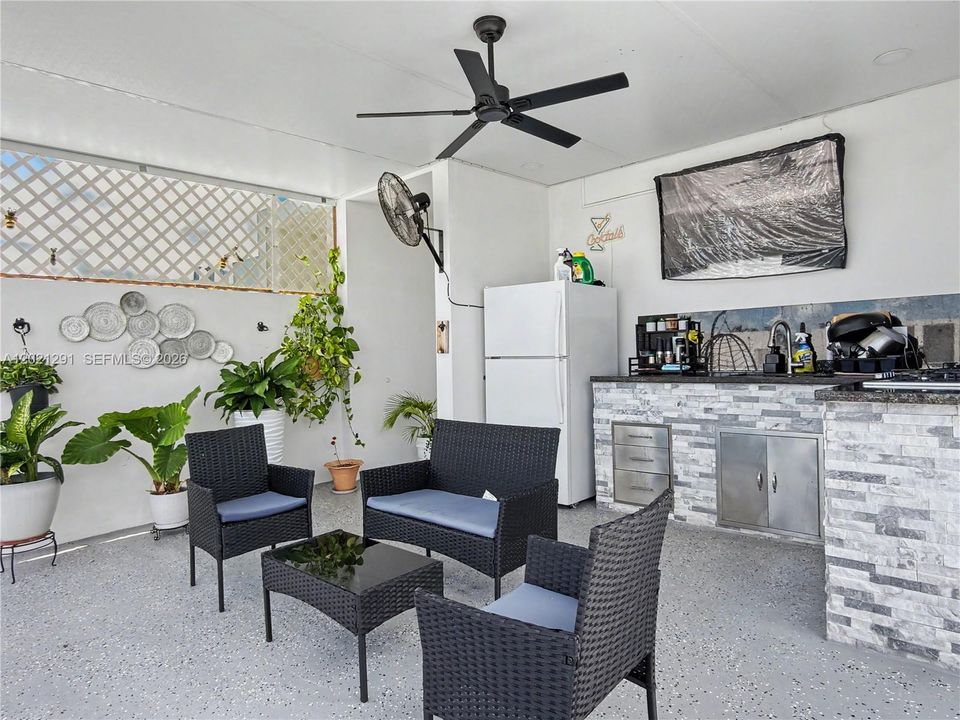 For Sale: $435,000 (4 beds, 3 baths, 1398 Square Feet)