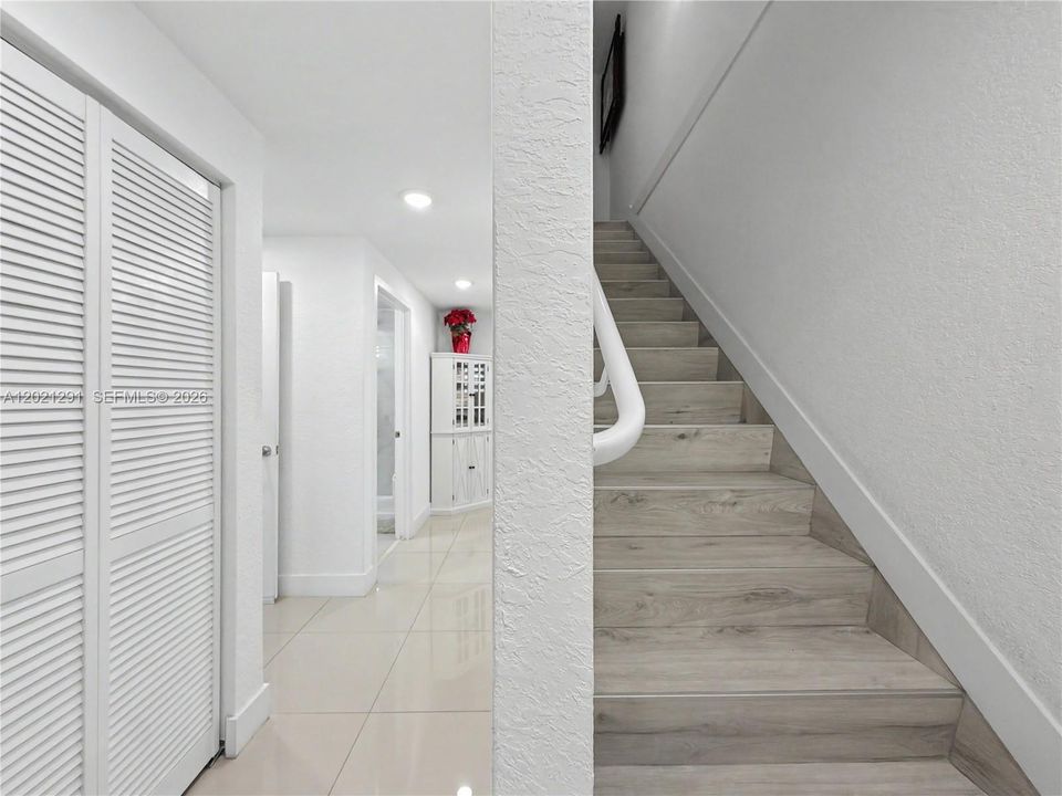 For Sale: $435,000 (4 beds, 3 baths, 1398 Square Feet)