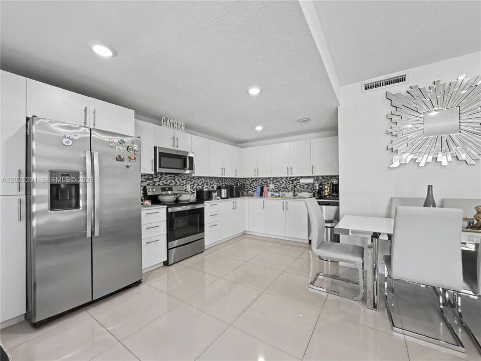 For Sale: $435,000 (4 beds, 3 baths, 1398 Square Feet)