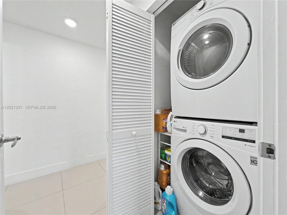 For Sale: $435,000 (4 beds, 3 baths, 1398 Square Feet)