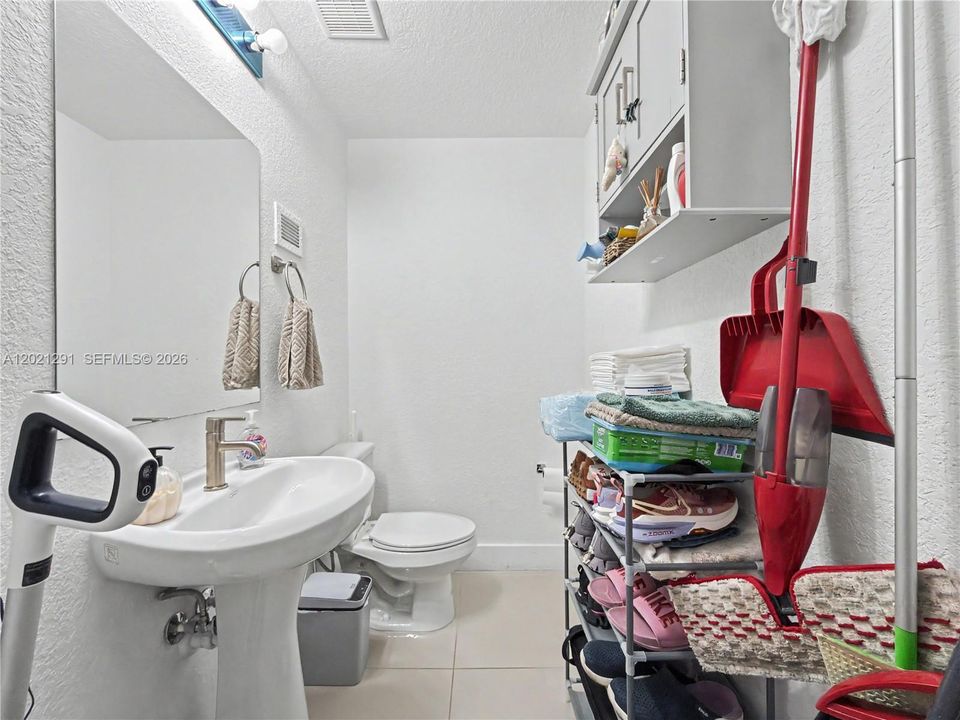 For Sale: $435,000 (4 beds, 3 baths, 1398 Square Feet)
