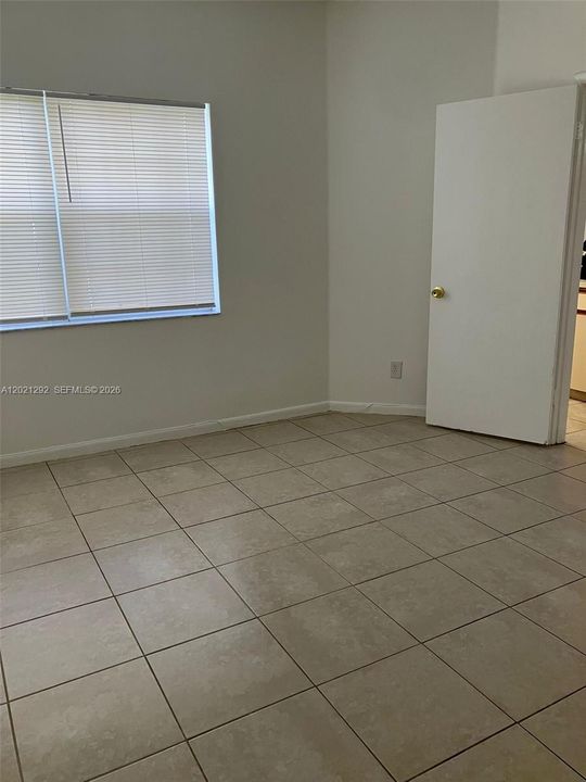 Active With Contract: $2,000 (2 beds, 2 baths, 807 Square Feet)