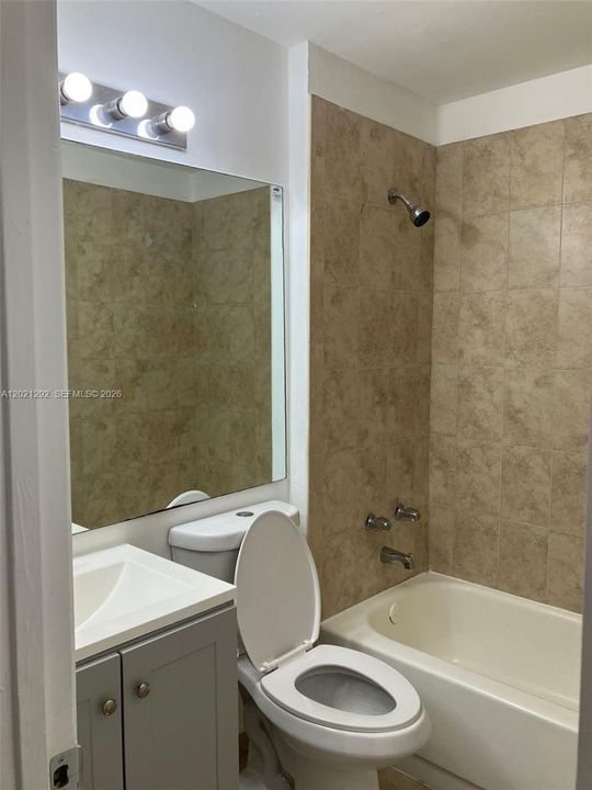 Active With Contract: $2,000 (2 beds, 2 baths, 807 Square Feet)