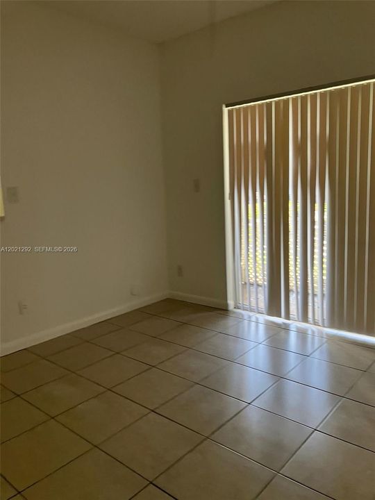 Active With Contract: $2,000 (2 beds, 2 baths, 807 Square Feet)