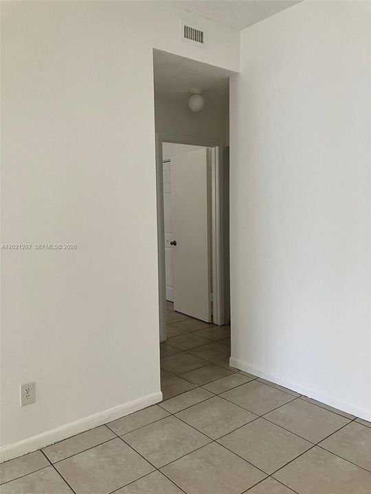 Active With Contract: $2,000 (2 beds, 2 baths, 807 Square Feet)